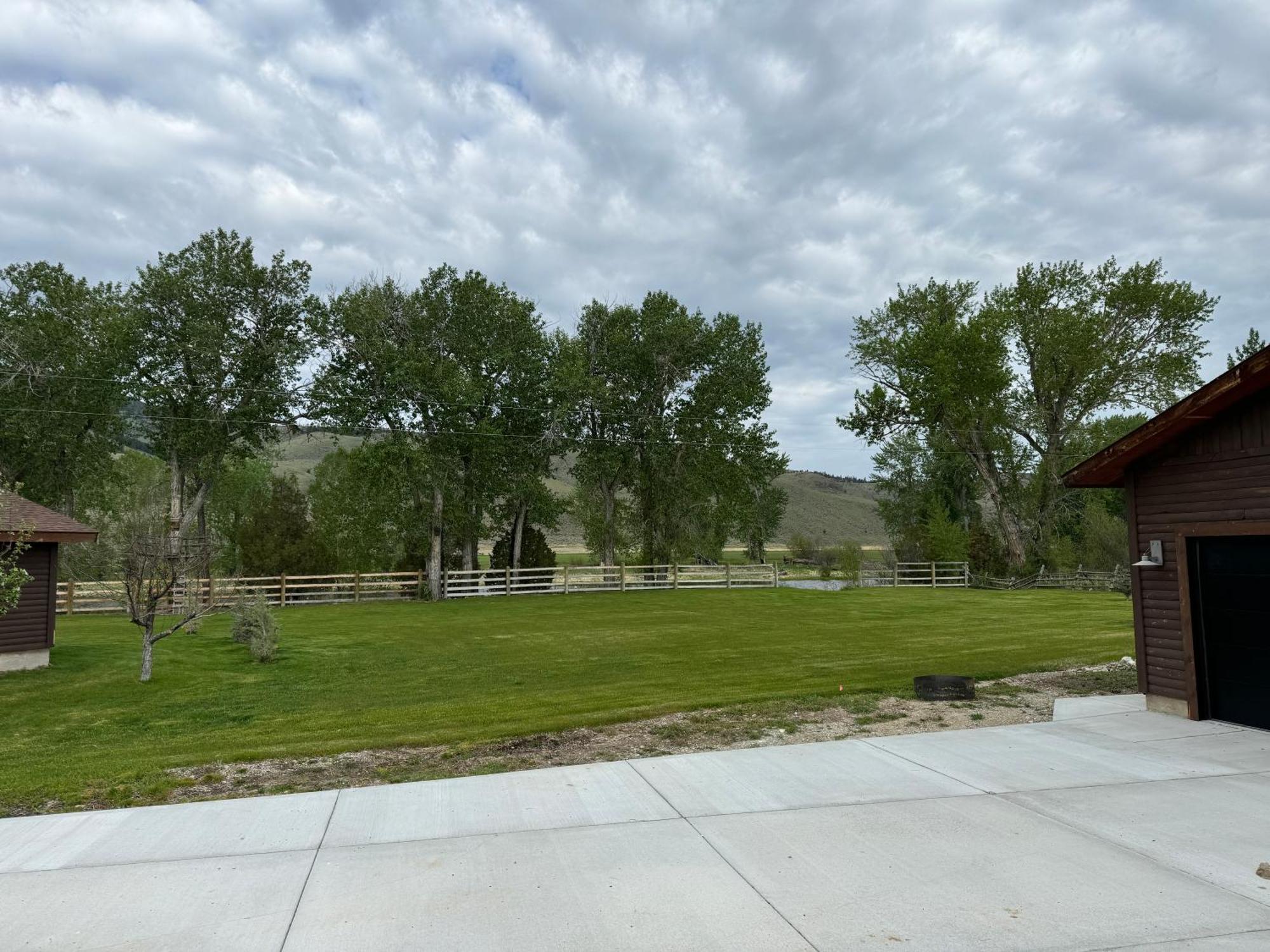 Sportsman Lodge Melrose Mt Бьютт Экстерьер фото